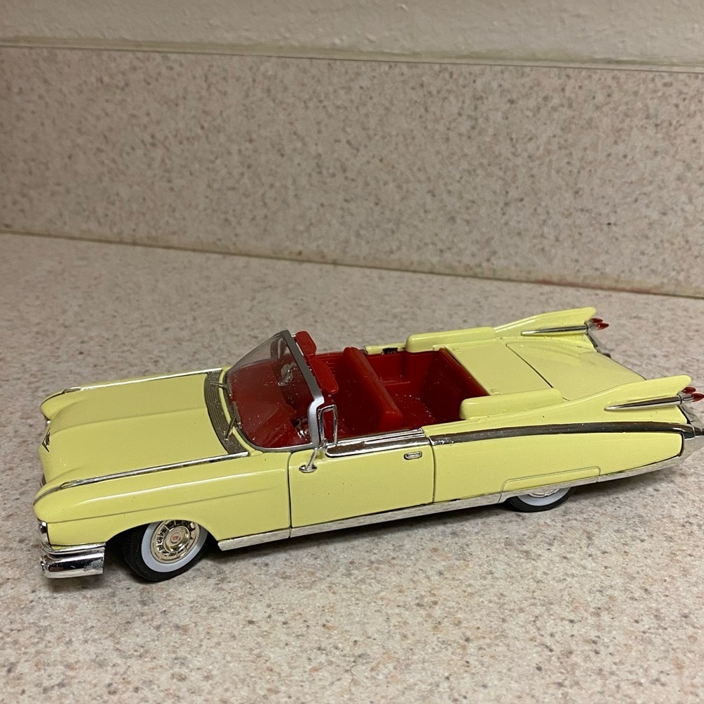 1959 Cadillac Eldorado Biarritz Convertible Diecast 1:32 Classic Car Collectible - Picture 2 of 7